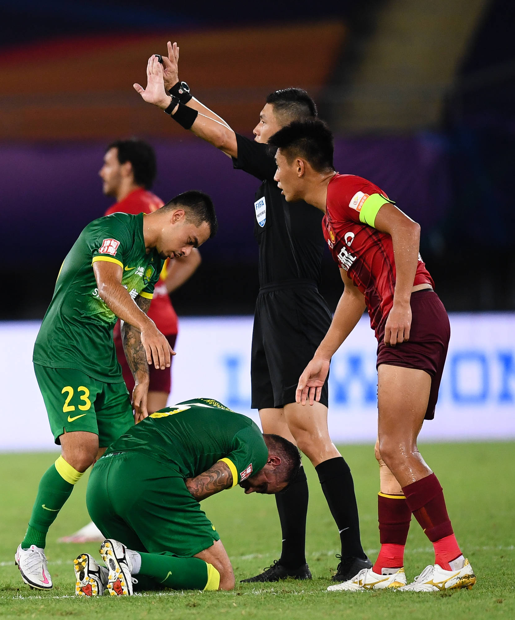 北京中赫国安客场胜负平分，中超居劣势
