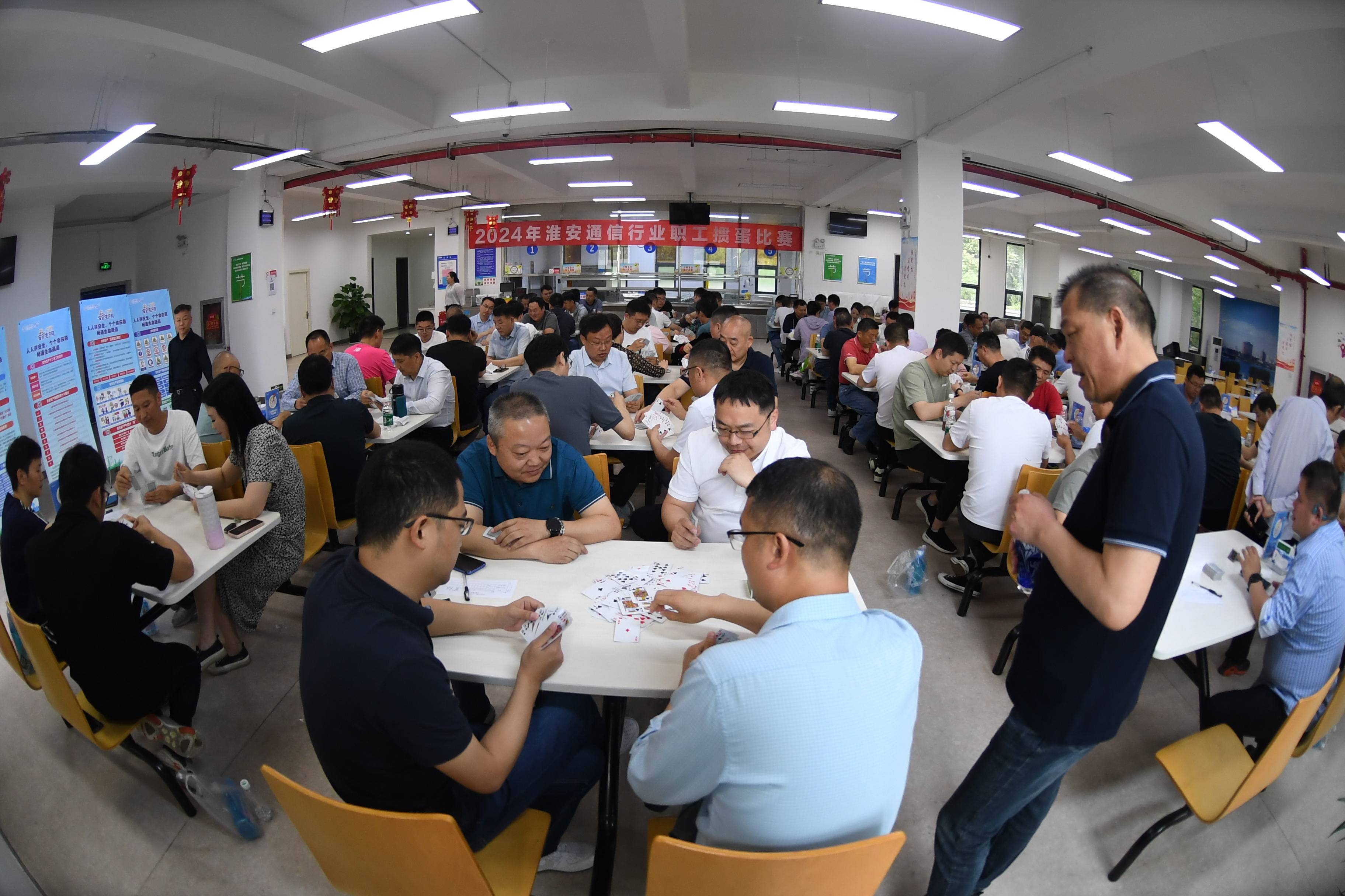 FB体育官网-比赛中激烈角逐双方力拼到底