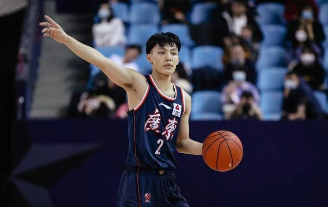 爵士内线稳固，状元秀表现惊艳