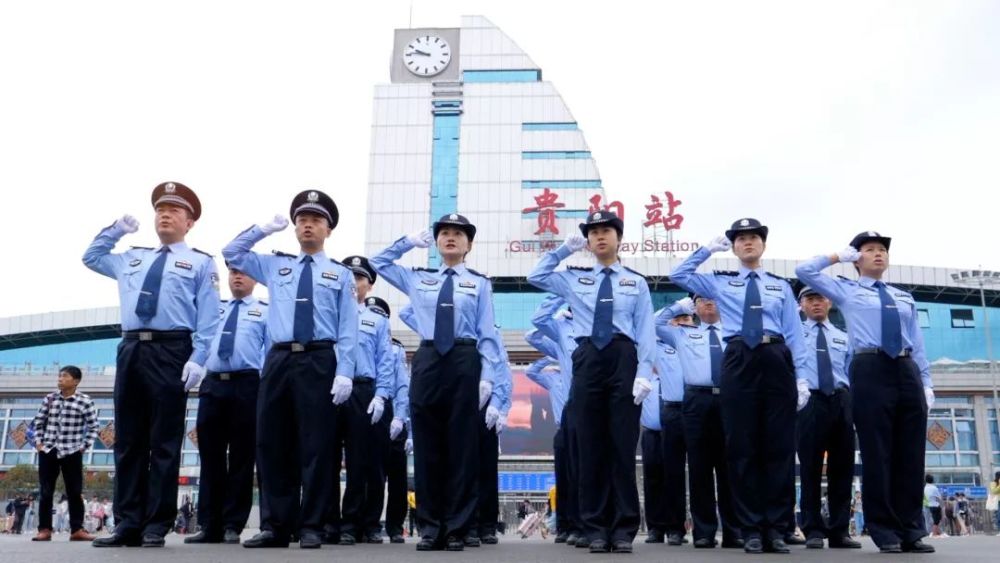 球队忠诚拼搏，向胜利迈进踏实步伐