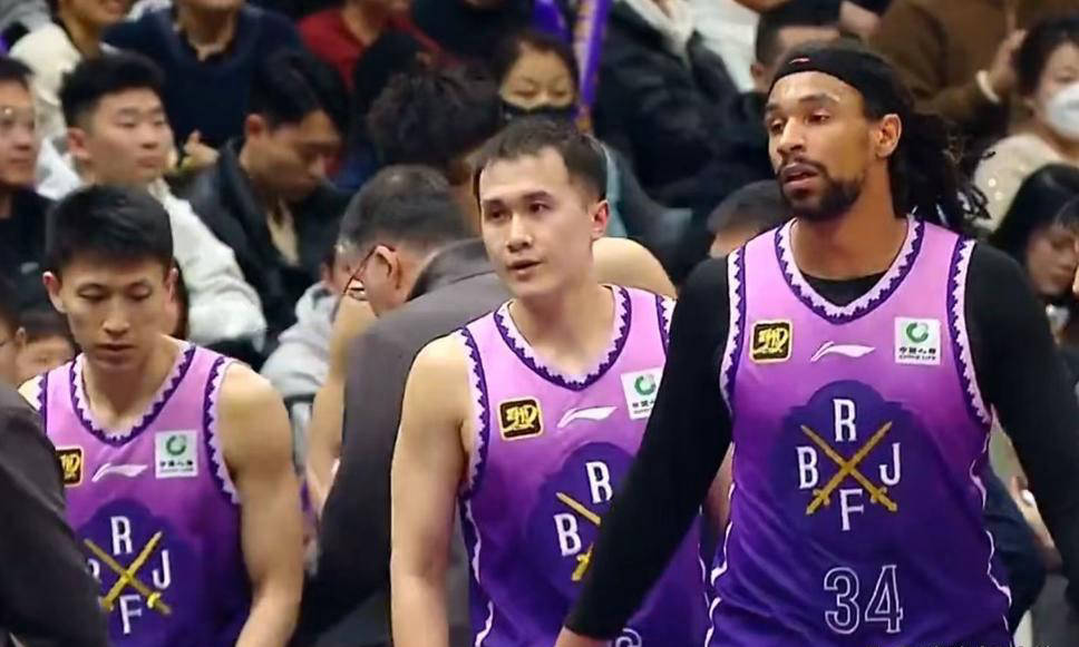 山东男篮士气高涨，准备迎战浙江队的挑战